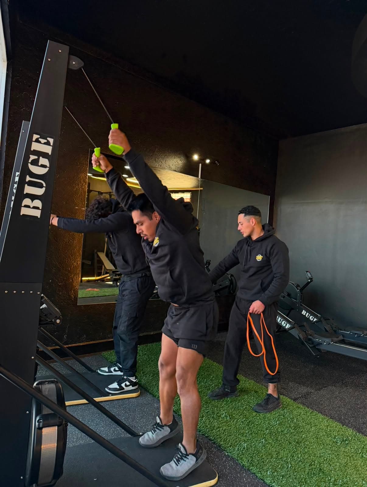Entrenamiento en maquina de cable en Pinafit
