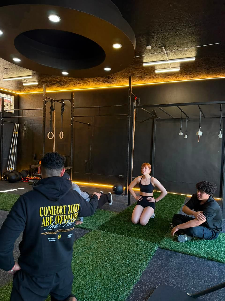 Zona de cardio y fuerza en Pinafit